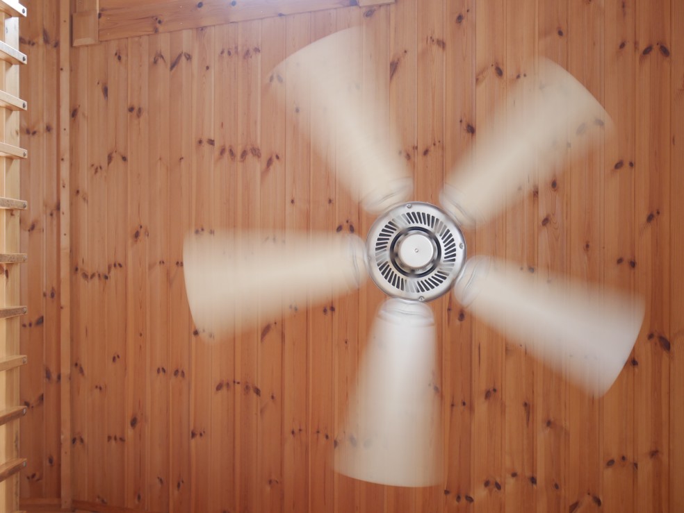 change-the-direction-of-your-ceiling-fan-in-the-fall